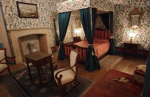 Chateau-l'Eveque Otro | Château-l'Evêque in Périgord