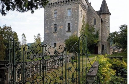 Chateau-l'Eveque Otro | Château-l'Evêque in Périgord