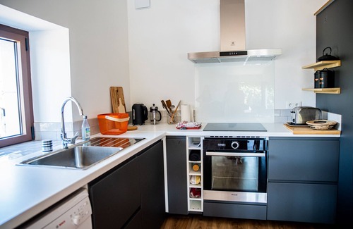 Assignan Condominio | Château Les Poules - new bright modern and cosy loft