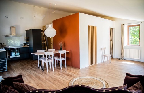 Assignan Condominio | Château Les Poules - new bright modern and cosy loft