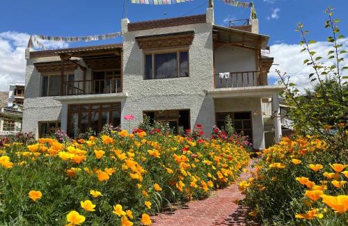 Leh Casa | Chakzot garden house