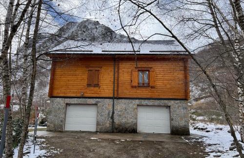 L'Hospitalet-pres-l'Andorre Chalet De Esquí | Chalet bois au coeur des Pyrénées ariégeoises