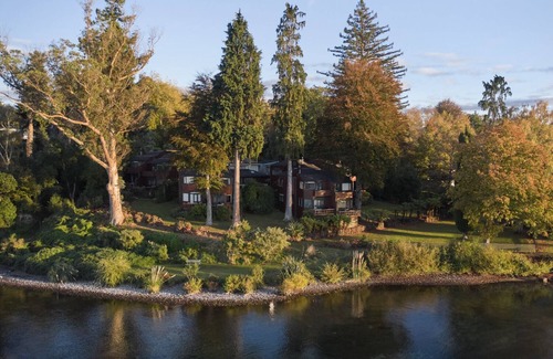 Taupo Chalet De Esquí | Chalet 1, The Retreat - located within a private lakefront estate
