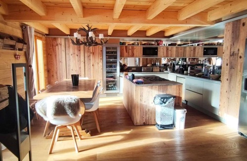 Isola Chalet De Esquí | Chalet, 100m from ski slopes, 2nd floor, view panoramic/ski slopes/mountain, terrace