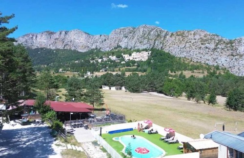 Saint-Auban Chalet De Esquí | Chalet 2 étoiles - Piscine - ccbaeib