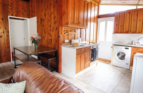 Dinas Mawddwy Cabaña | CHALET 2, pet friendly, character holiday cottage in Dinas Mawddwy