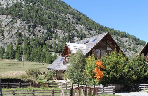 Cervieres Chalet De Esquí | Chalet de 200m2 del siglo 18 con sauna, chimenea y jacuzzi.