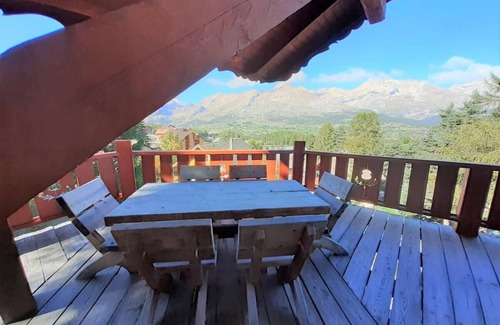 La Joue du Loup Chalet De Esquí | Chalet, a 300m de las pistas de esquí, vista montaña, terraza, chimenea o estufa a leña, parking, tv