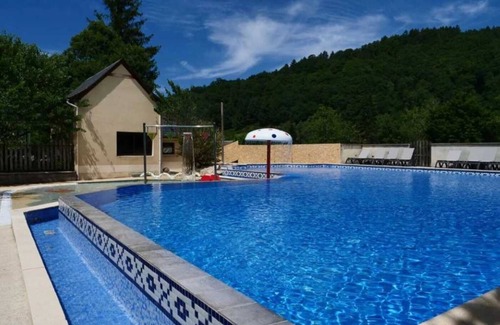 Monceaux-sur-Dordogne Chalet De Esquí | Chalet 4 étoiles - Piscine - ef0c00