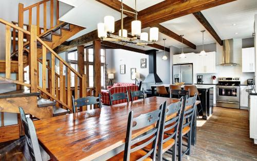 Stoneham Chalet De Esquí | Chalet 9010 Chemin des Alpages by Les Chalets Alpins
