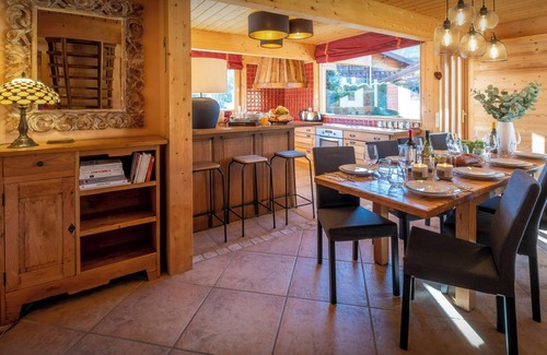 Saint-Jean-de-Sixt Chalet De Esquí | Chalet Antigone - ski holiday for 8 with mountain view - OVO Network