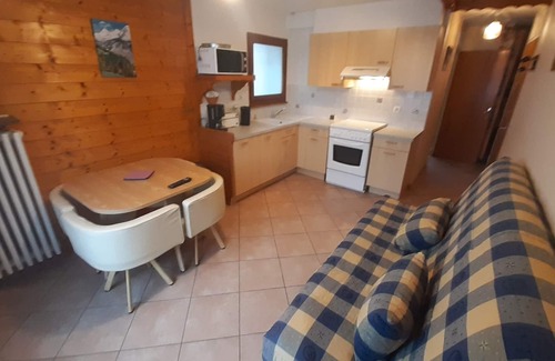 Saint-Jean-de-Sixt Apartamento | Apartment in a chalet with summer pool and spa