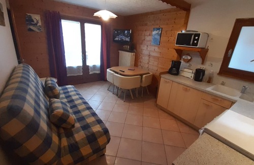 Saint-Jean-de-Sixt Apartamento | Apartment in a chalet with summer pool and spa