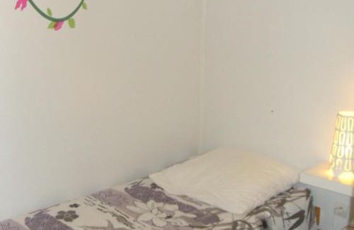 Sauveterre-de-Rouergue Otro | Chalet avec Terrasse à Sauveterre-de-Rouergue, 2 Chambres, Équipements Complets - API-1-52-410