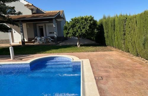 Morón de la Frontera Casa | Chalet Californiano con Piscina