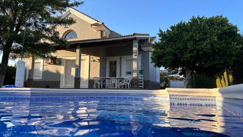 Morón de la Frontera Casa | Chalet Californiano con Piscina