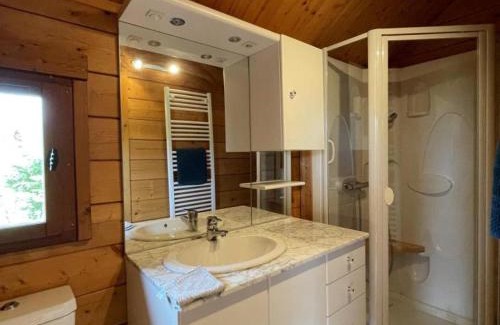 Saint-Bonnet-Troncais Apartamento | Chalet cosy avec vue nature, idéal pour activités en plein air - FR-1-489-445