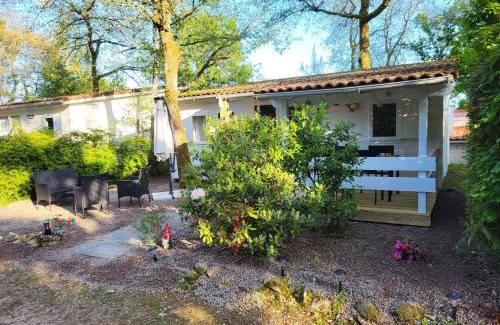 Champs-Romain Chalet De Esquí | Chalet-dordogne B10 camping Château Le Verdoyer - Champs Romain, Dordogne