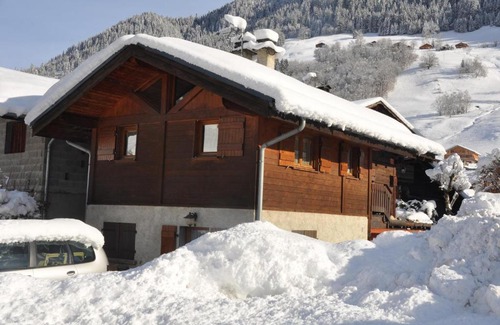 Areches Chalet De Esquí | Chalet en plein cœur de village, 9 personnes, 2 chambres, 1 mezzanine - CH18