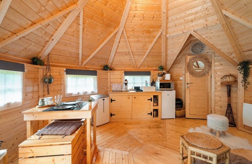 Sables-d'Or-les-Pins Chalet De Esquí | Chalet 'Gite Petite Chaumière Kota Finland' con terraza privada, jardín privado y aire acondicionado