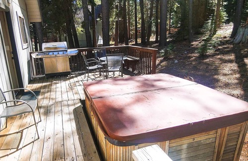 North Upper Truckee Casa | Chalet in the Pines - 30+ Day Vacation Rental
