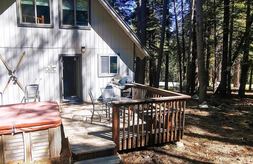 North Upper Truckee Casa | Chalet in the Pines - 30+ Day Vacation Rental