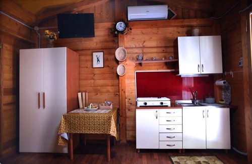 Rogliano Chalet De Esquí | Chalet en el bosque de 16 m2 + servicios, inmerso en el verde de la finca Bocchineri.