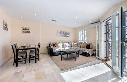 Torrequebrada Casa | Chalet in Torrequebrada residencial golf urbanization