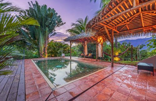 Ciudad Cortés Chalet De Esquí | Chalet Jardin Tropical