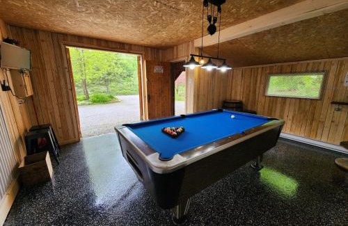 Mauricie Chalet De Esquí | Chalet L'Apéro du Bois-Rond - Spa, billard & bord de la rivière Batiscan