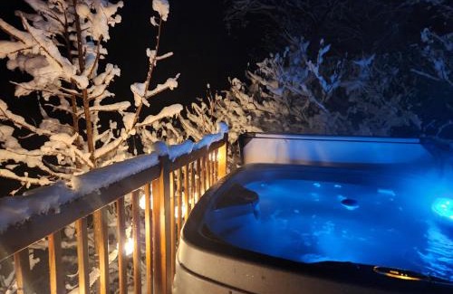 Mauricie Chalet De Esquí | Chalet L'Apéro des Chutes - Spa, détente & nature au bord de l'eau en Mauricie