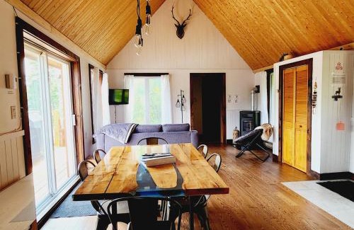 Mauricie Chalet De Esquí | Chalet L'Apéro des Chutes - Spa, détente & nature au bord de l'eau en Mauricie