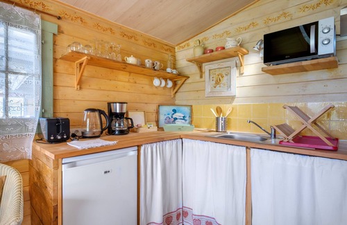 La Roquette-sur-Siagne Chalet De Esquí | Chalet 'Les Iris' con piscina privada, terraza compartida y aire acondicionado