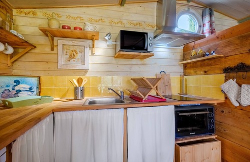 La Roquette-sur-Siagne Chalet De Esquí | Chalet 'Les Iris' con piscina privada, terraza compartida y aire acondicionado
