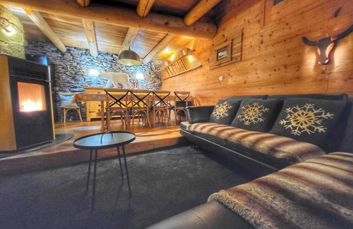 Le Bourg-d'Oisans Chalet De Esquí | Chalet 'Le Cosy Lodge' con vistas a la montaña, piscina privada y Wi-Fi