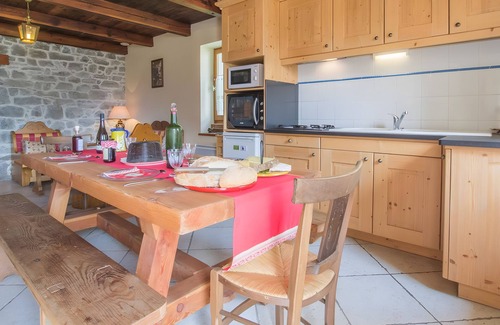 Montricher-Albanne Apartamento | Chalet 'Le Lagopede' con vistas a la montaña y Wi-Fi