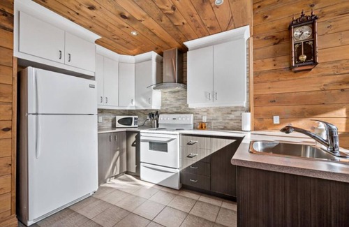 Mont-Laurier Chalet De Esquí | Chalet Le Malpic, Laurentides, Bord de l'eau, en pleine nature. Animaux acceptés