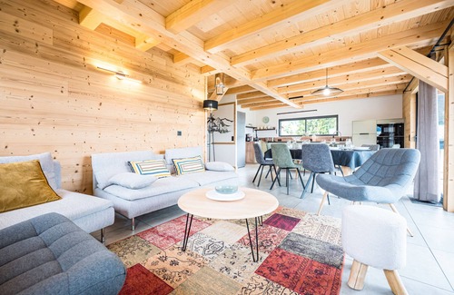 Cohennoz Chalet De Esquí | Chalet 'Les 2 Soeurs' con vistas a la montaña, terraza privada y Wi-Fi