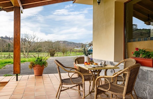 San Juan de Parres Apartamento | Chalet 'Les Cuartes 1' con vistas a la montaña, terraza privada y jardín privado