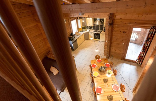 Hauteluce Chalet De Esquí | Chalet 'Lo Capstoa' con vistas a la montaña, terraza privada y Wi-Fi