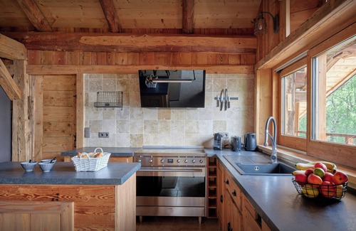 La Giettaz Chalet De Esquí | Chalet Marijulo - Stylish property with hot tub and terrace - OVO Network