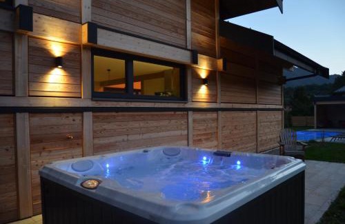 Aime Chalet De Esquí | Chalet neuf, Jacuzzi, piscine privée mai-sept, pétanque, proche Paradiski