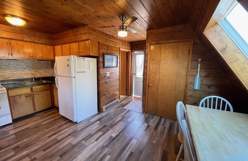 Stevensville Casa | Chalet on the Lake 75 w/ Beach Access, Pools, Sport Courts, Fishing Pond & more!
