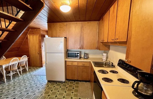 Stevensville Casa | Chalet on the Lake 80 w/ Beach Access, Pools, Sport Courts, Fishing Pond & more!