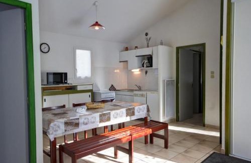 Usson-en-Forez Casa | Chalet paisible avec cheminée à Usson-en-Forez - FR-1-496-164