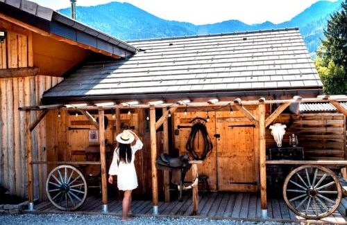 Le Biot Casa | Chalet SALOON avec SPA privatif