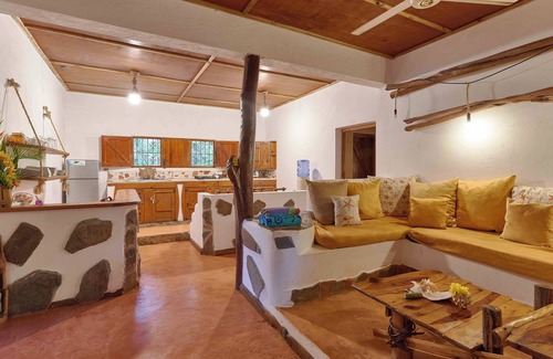 Las Galeras Cama Y Desayuno | CHALET TROPICAL Hotel & Restaurant-Pizzeria