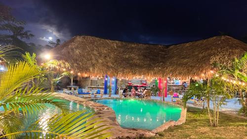 Las Galeras Cama Y Desayuno | CHALET TROPICAL Hotel & Restaurant-Pizzeria