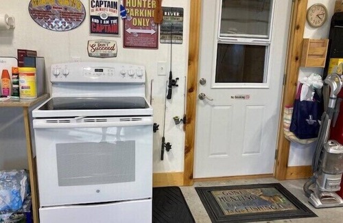 Chamberlain Cabina | Chamberlain 2 Bedroom Cabin, Sleeps 4-6, Great View, Boat/Camper Parking, Quiet