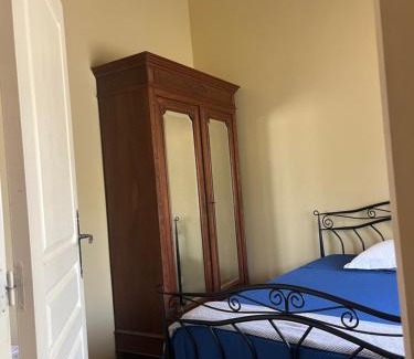 Combaillaux Cama Y Desayuno | Chambre à l'étage, salle d'eau au rez de chaussée